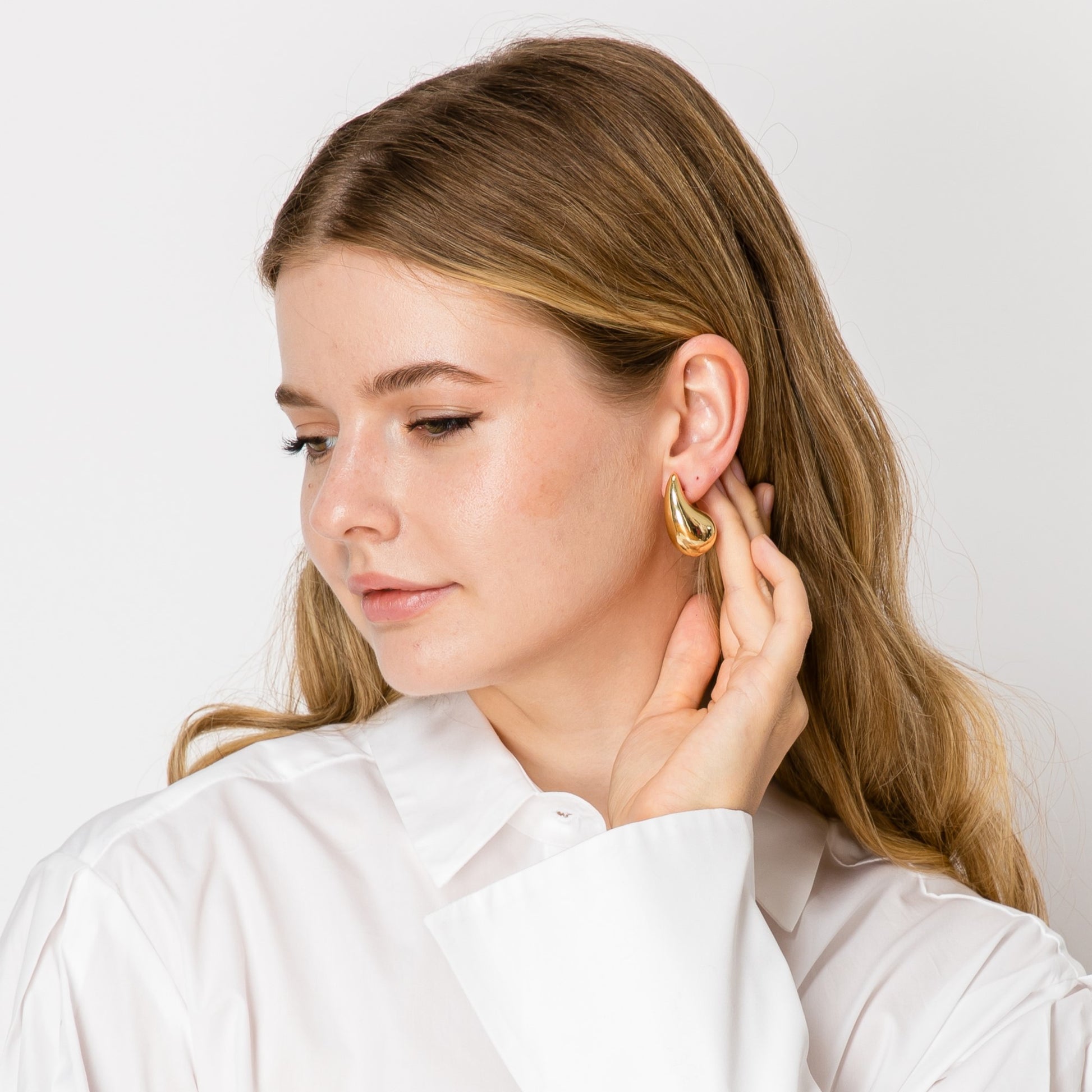 gold earrings fashion jewelry essential designer jewelry 
designer earrings Daily Classic
bold earrings janis savitt
all day wear tear drop
tear drop earrings
bold gold earrings
light weight earrings minimal jewelry
daily wear women's earrings
large bold earrings