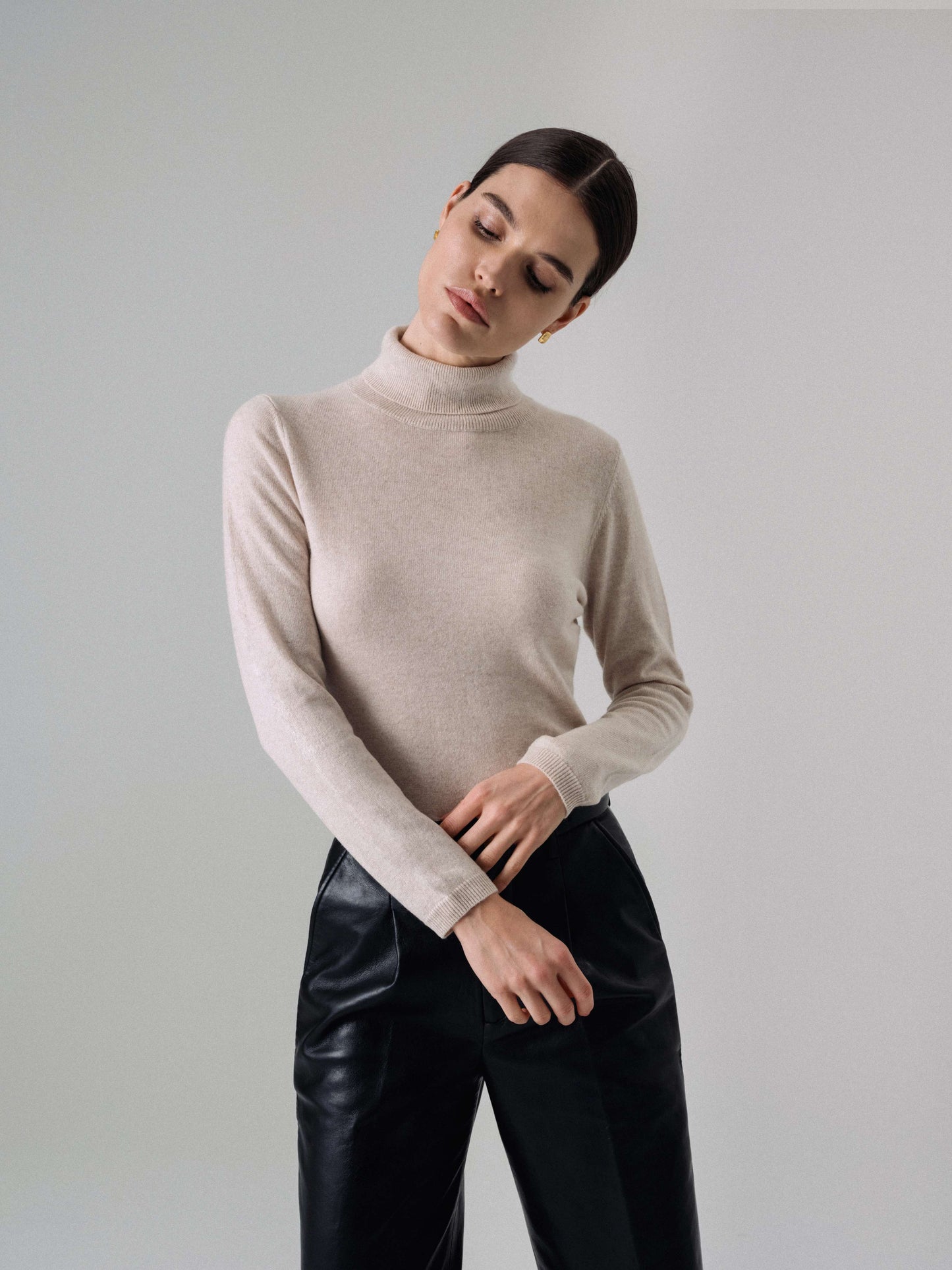 Susanna Cashmere Turtleneck Pullover In Oatmeal