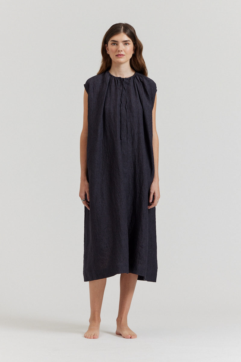 relaxed midi dress in navy 