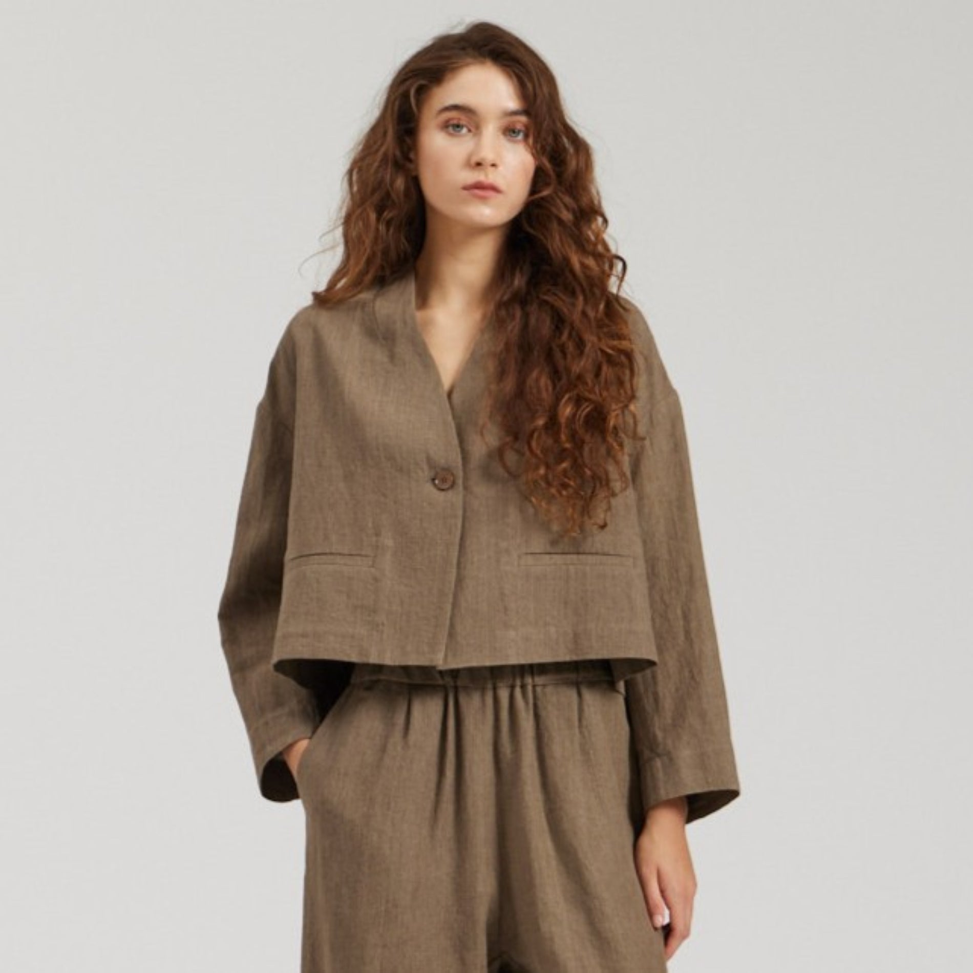 collarless single button cropped blazer